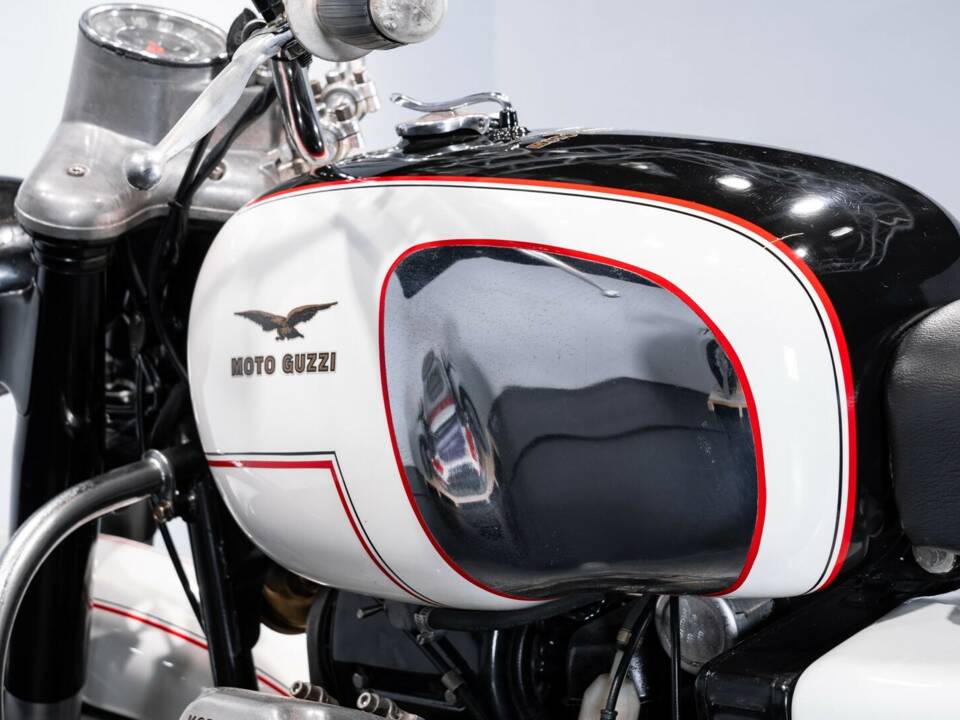 Immagine 24/30 di Moto Guzzi V 7 (1967)