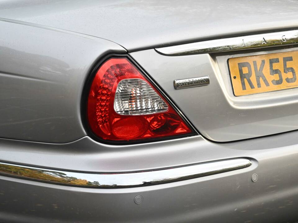 Image 13/50 of Jaguar XJ 8 4.2 (2006)