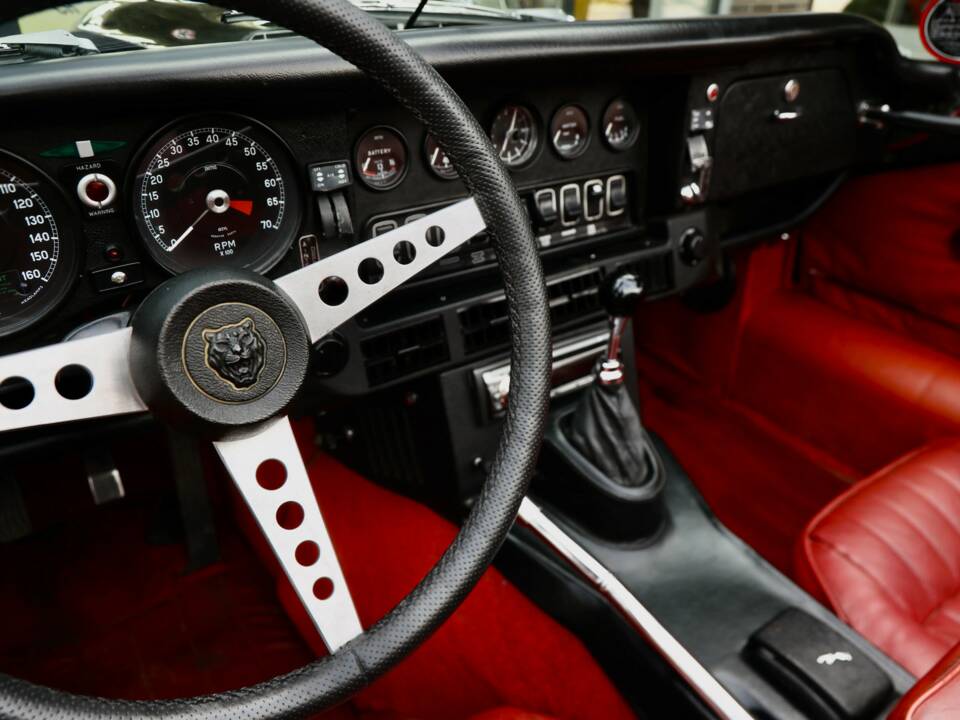 Afbeelding 16/50 van Jaguar E-Type V12 (1974)