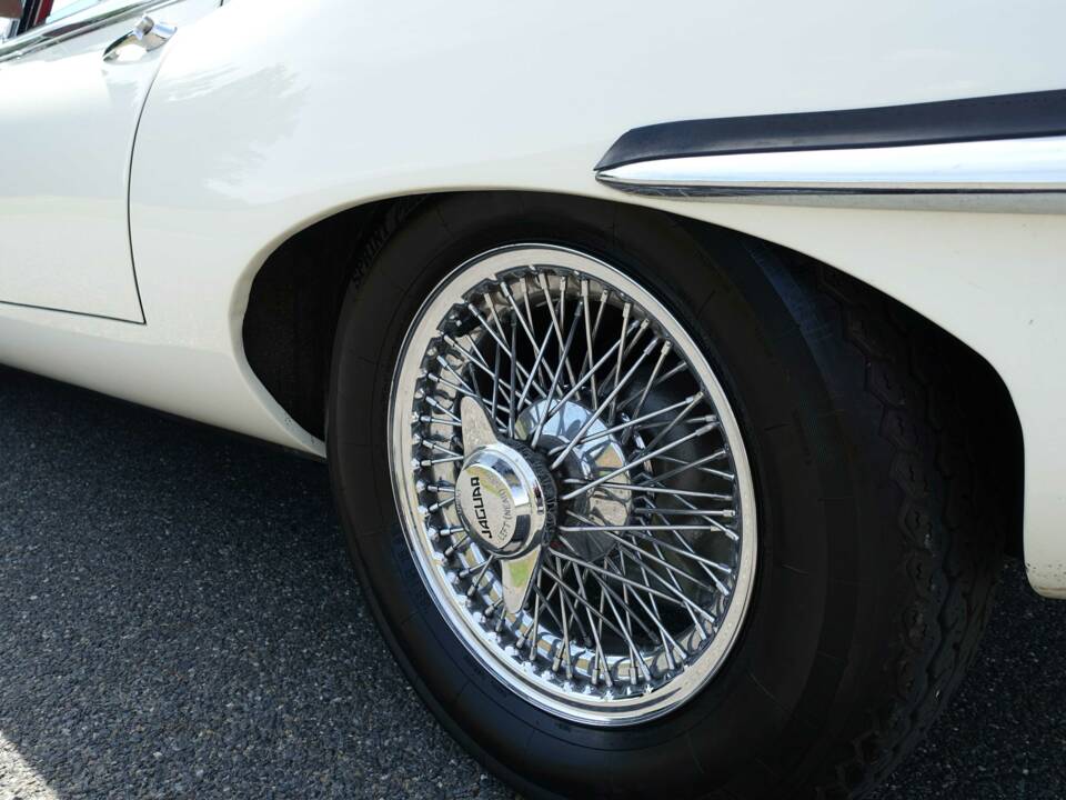 Image 24/39 de Jaguar XK-E (2+2) (1970)