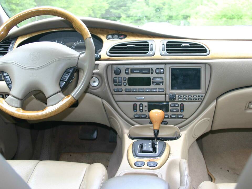 Bild 24/51 von Jaguar S-Type 4.0 V8 (2000)