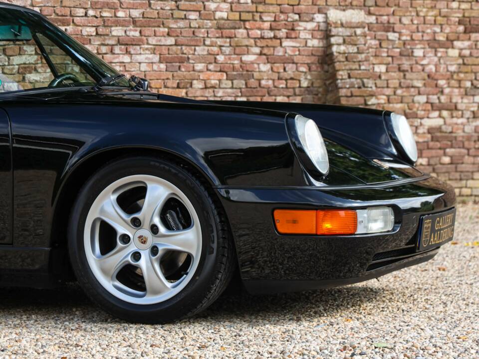 Image 44/50 de Porsche 911 Carrera 2 (1991)