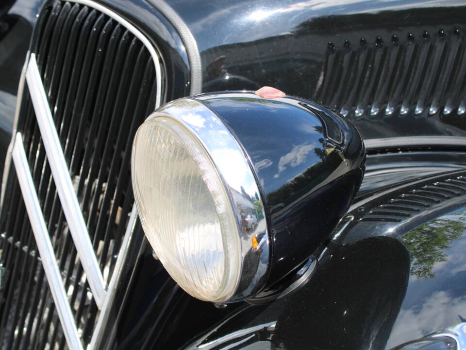Image 11/50 of Citroën Traction Avant 11 Familiale (1955)