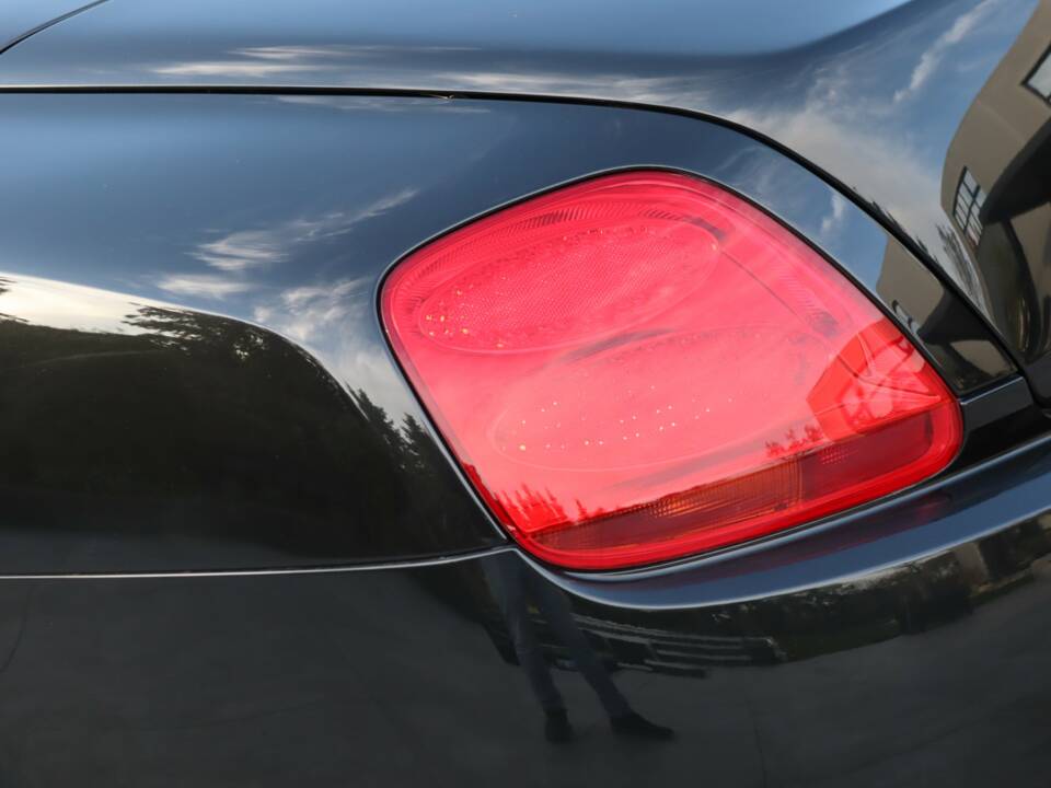 Image 32/50 of Bentley Continental GTC (2007)
