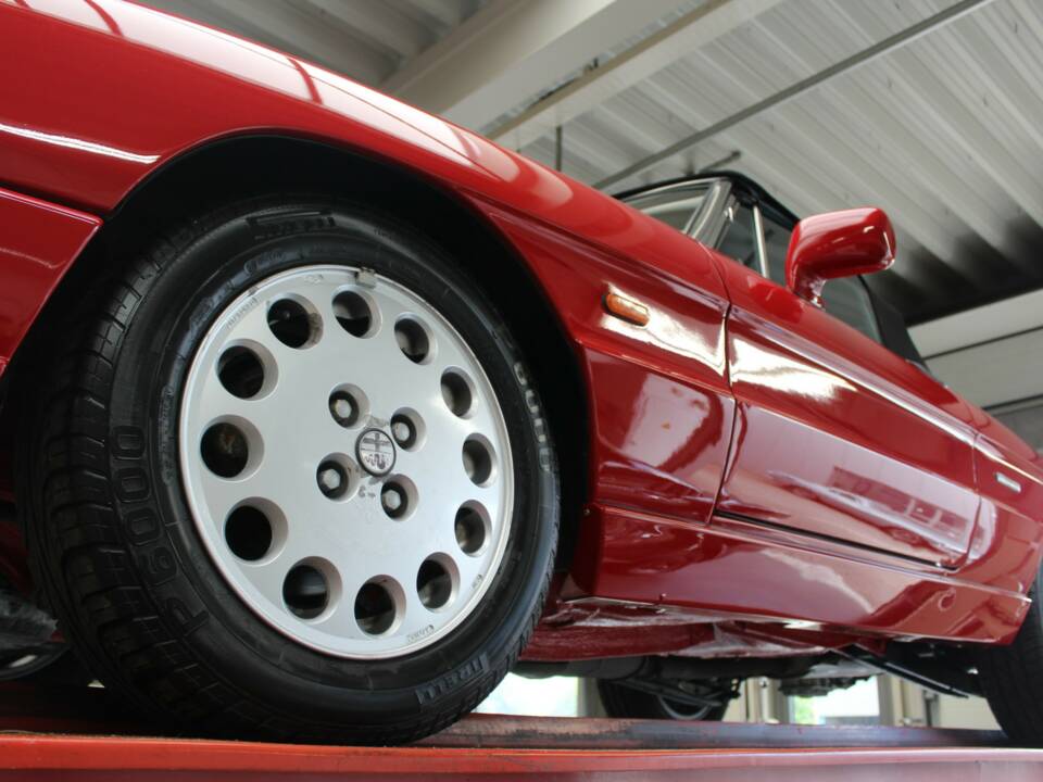 Immagine 46/50 di Alfa Romeo 2.0 Spider (1991)