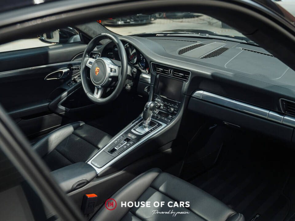 Image 17/25 of Porsche 911 Carrera 4S (2014)