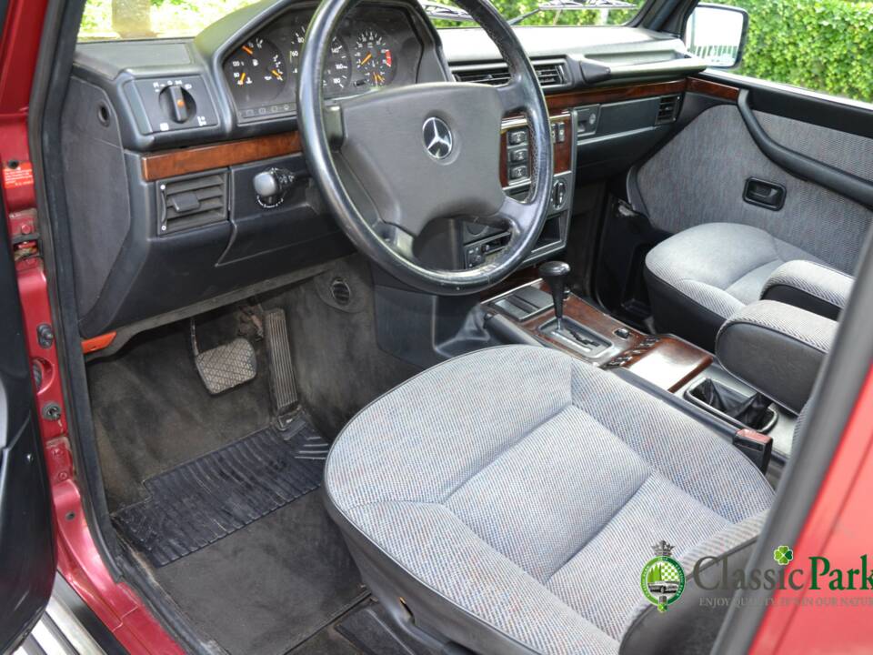 Image 11/49 de Mercedes-Benz 230 GE (SWB) (1993)