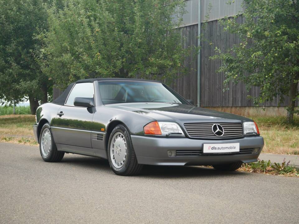 Immagine 3/47 di Mercedes-Benz 500 SL (1900)
