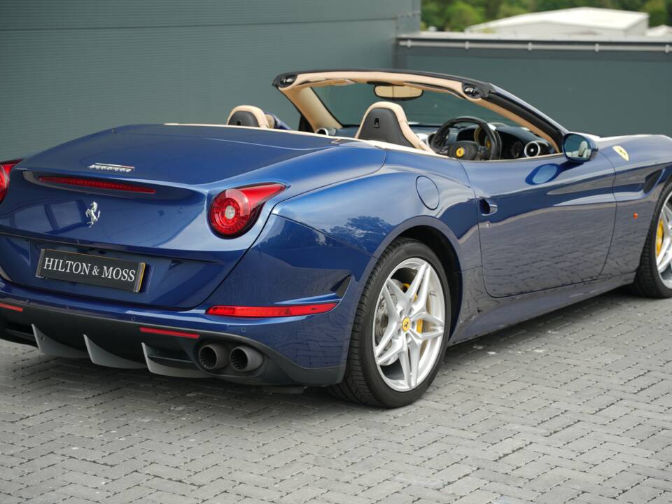 Image 22/50 of Ferrari California T (2015)