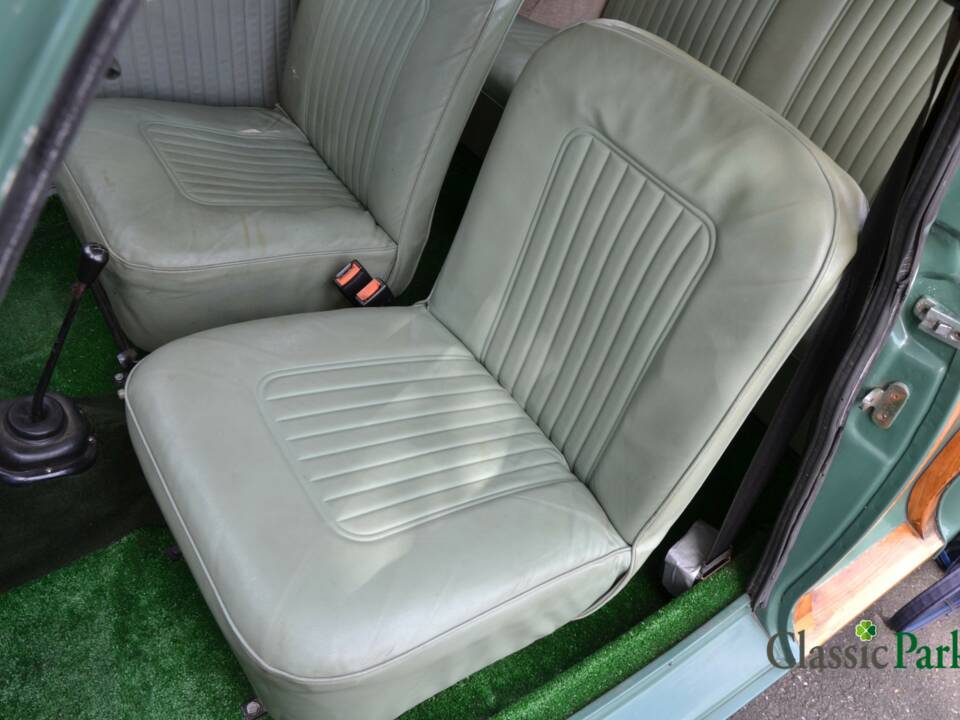 Image 22/50 of Morris Minor 1000 Traveller (1964)