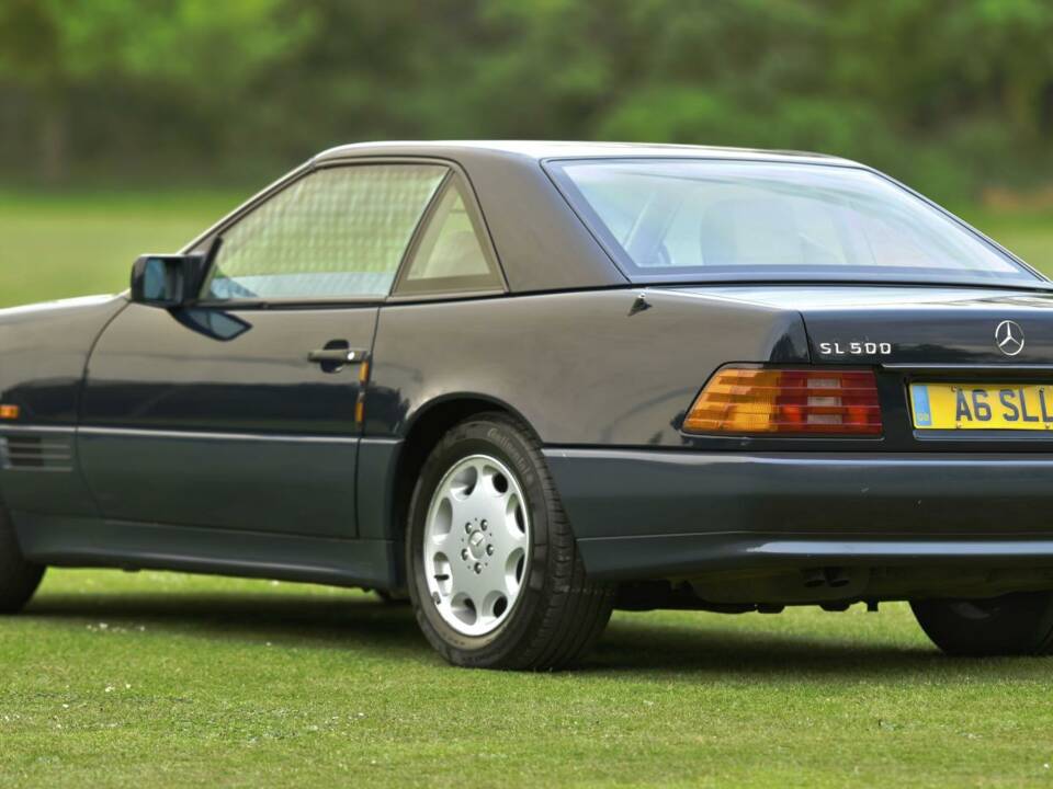Image 22/50 of Mercedes-Benz SL 500 (1995)
