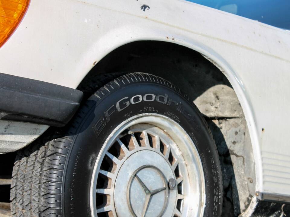 Bild 40/43 von Mercedes-Benz 380 SL (1982)