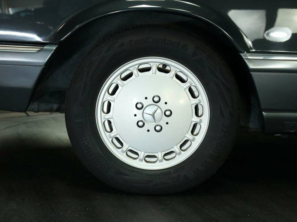 Immagine 50/50 di Mercedes-Benz 560 SEC (1990)