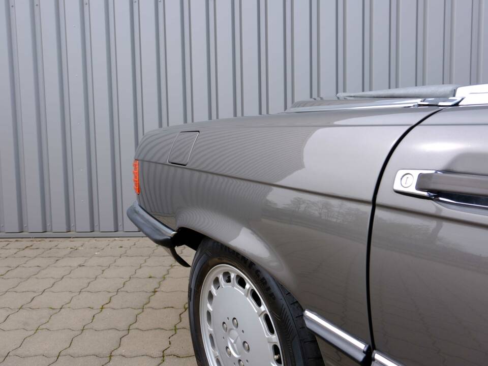 Image 25/97 de Mercedes-Benz 560 SL (1987)