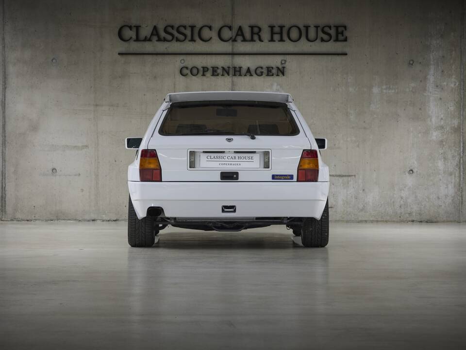 Image 39/93 of Lancia Delta HF Integrale Evoluzione I (1992)