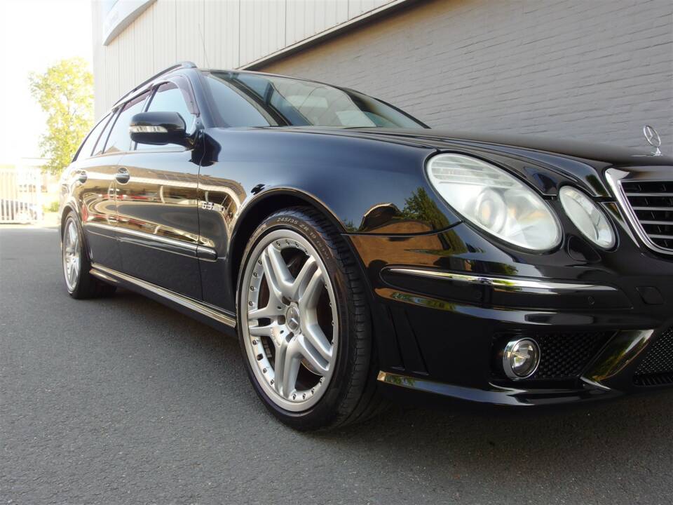 Image 18/98 of Mercedes-Benz E 63 AMG T (2008)