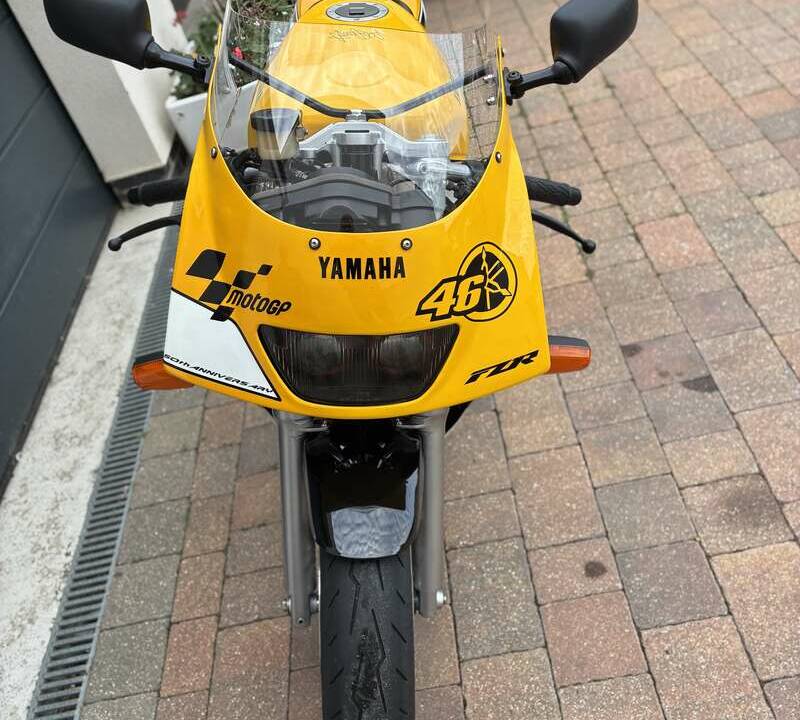 Image 8/21 of Yamaha FZR 400 (1992)