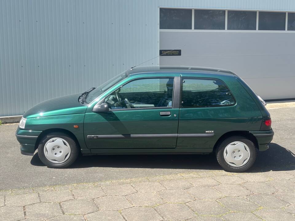 Bild 8/24 von Renault Clio I 1.2 (1995)