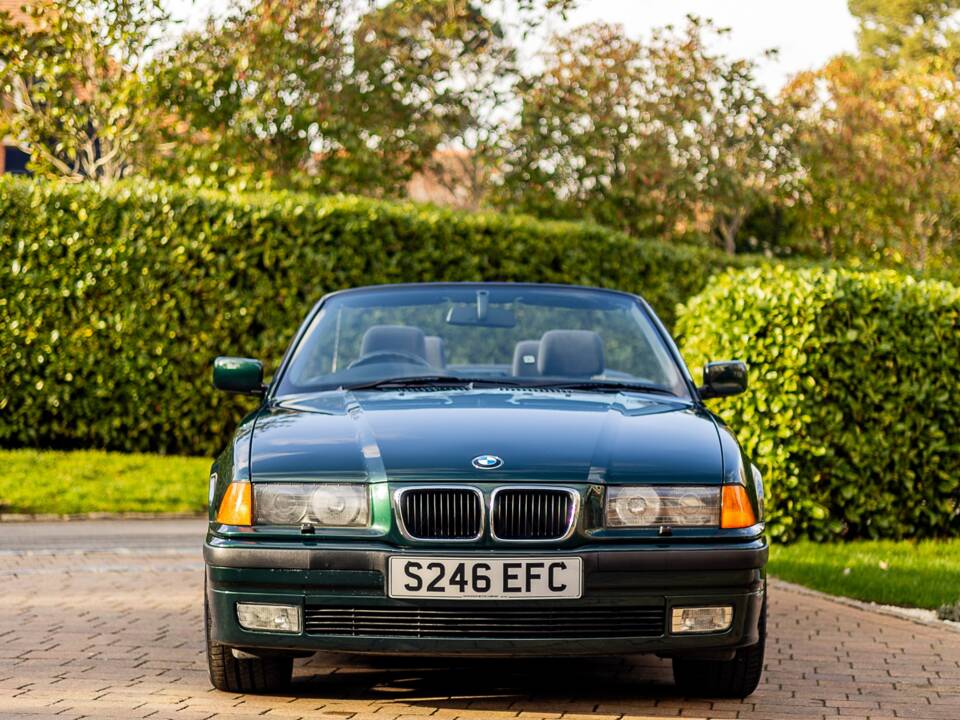 Image 18/49 of BMW 328i (1998)