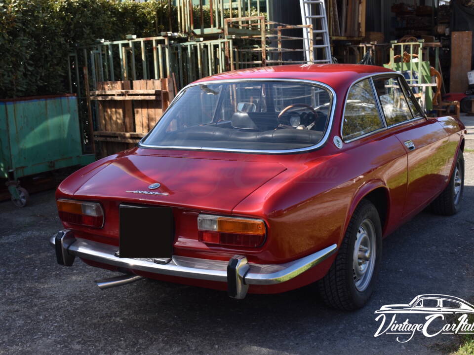 Imagen 12/42 de Alfa Romeo 2000 GTV (1971)