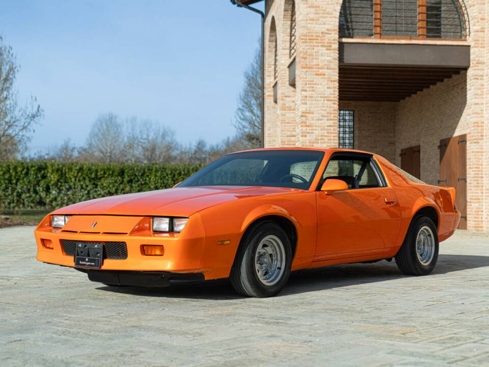 Image 1/50 of Chevrolet Camaro Z28 (1992)