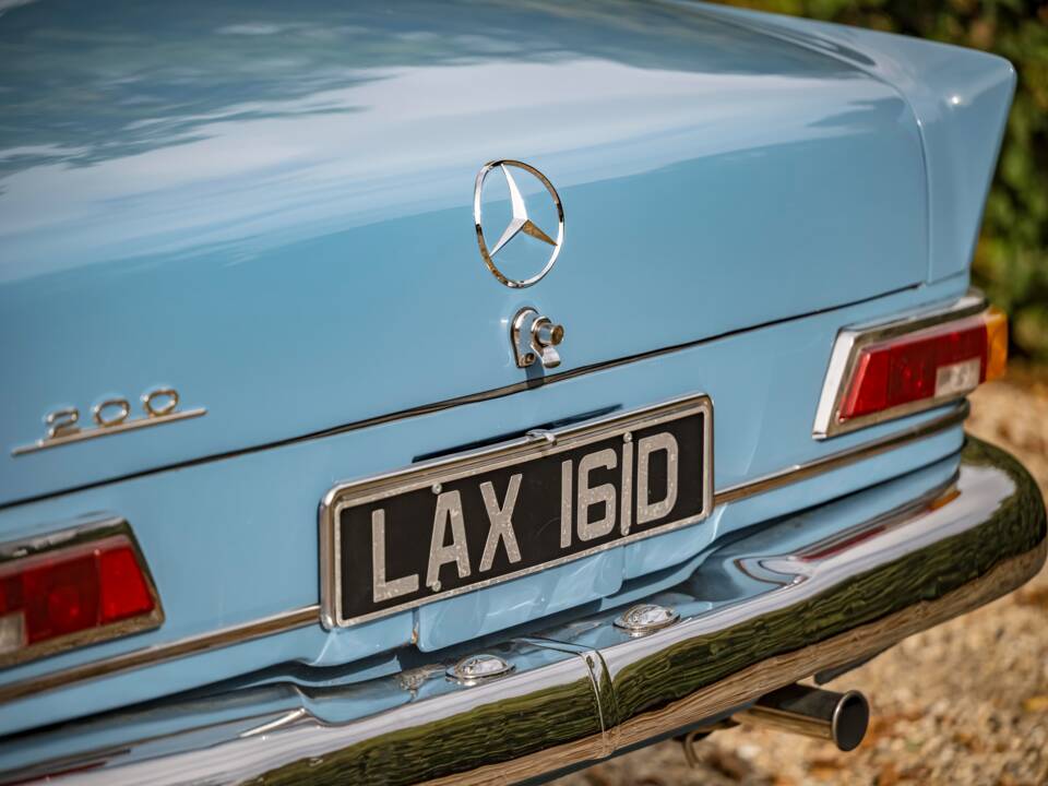 Image 7/10 de Mercedes-Benz 200 (1966)
