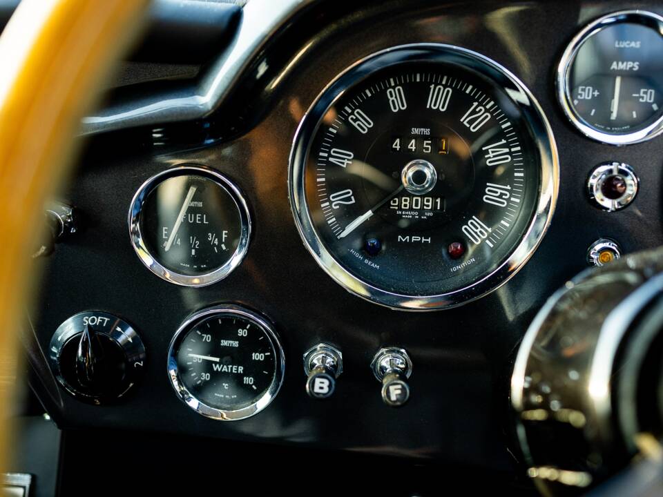 Bild 49/50 von Aston Martin DB 6 Vantage (1967)