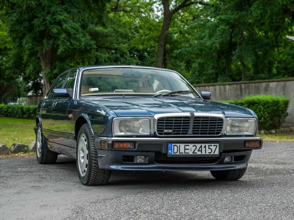 Immagine 6/55 di Jaguar XJ 40 (XJ-R) (1990)