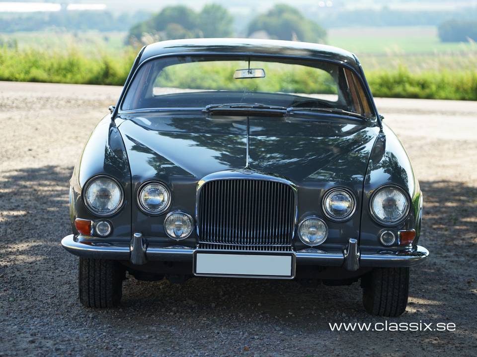 Image 4/22 of Jaguar Mk X 3.8 (1962)