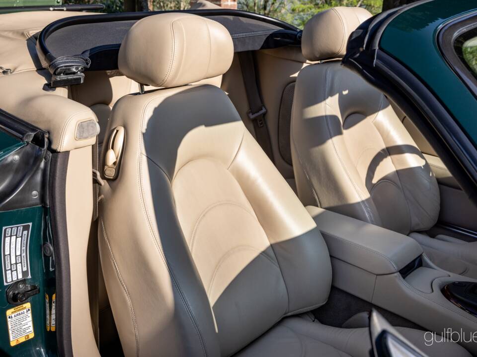 Image 45/70 of Jaguar XKR (2004)