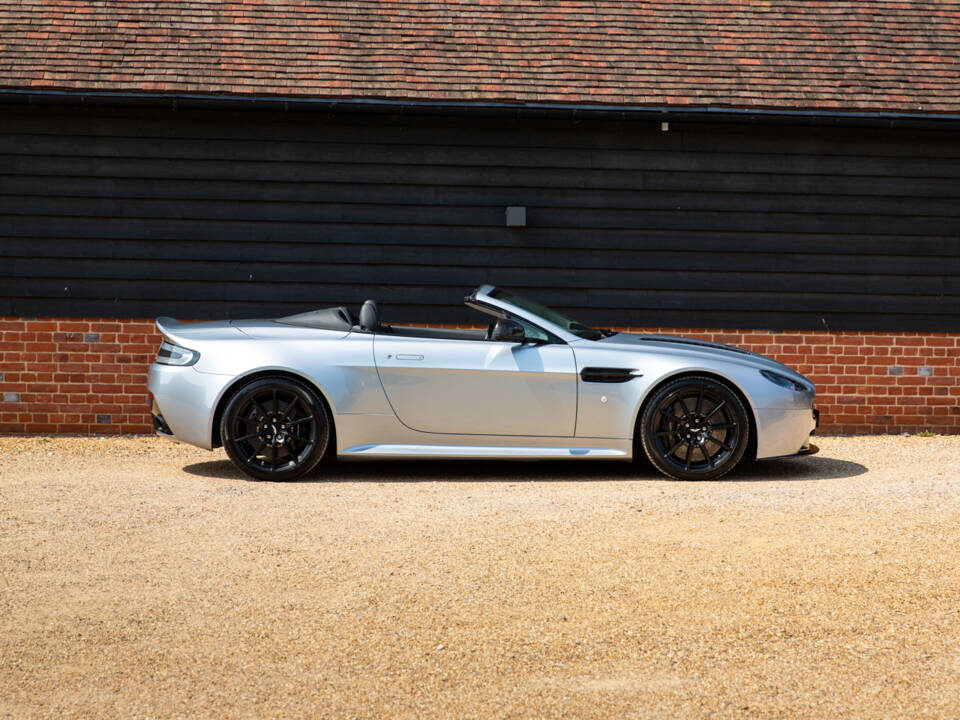 Image 2/78 of Aston Martin V12 Vantage S (2015)