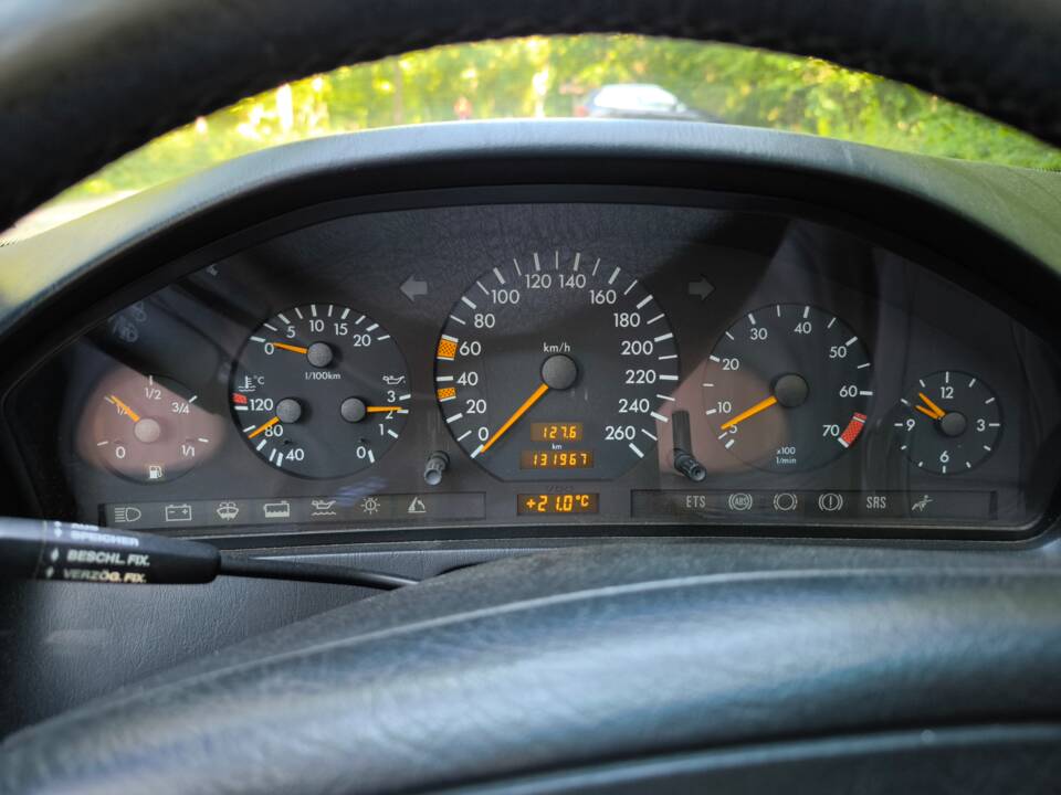 Image 21/38 of Mercedes-Benz SL 320 (1994)