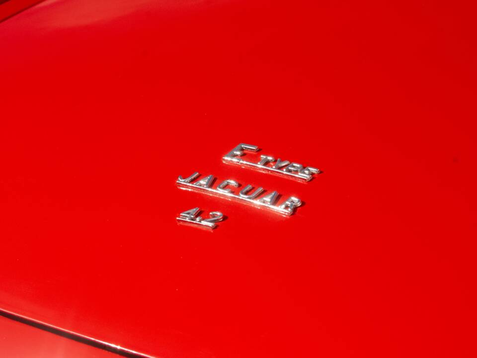 Image 30/50 de Jaguar E-Type (1967)