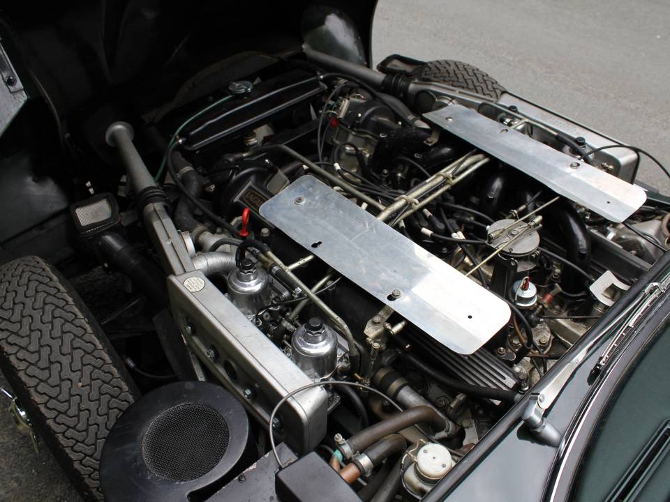 Image 17/18 de Jaguar E-Type V12 (1973)