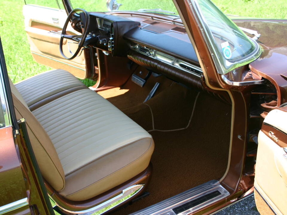 Image 9/20 of Imperial Crown Sedan (1962)