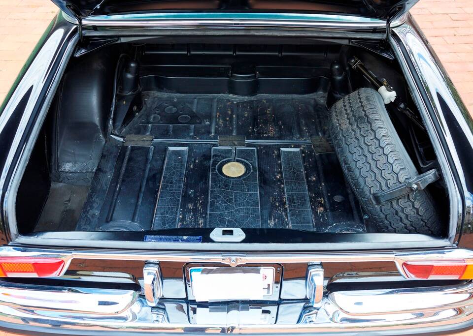 Image 131/188 of Mercedes-Benz 280 SE 3,5 (1971)