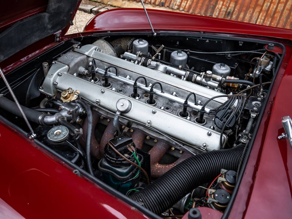 Bild 35/39 von Aston Martin DB 6 (1967)