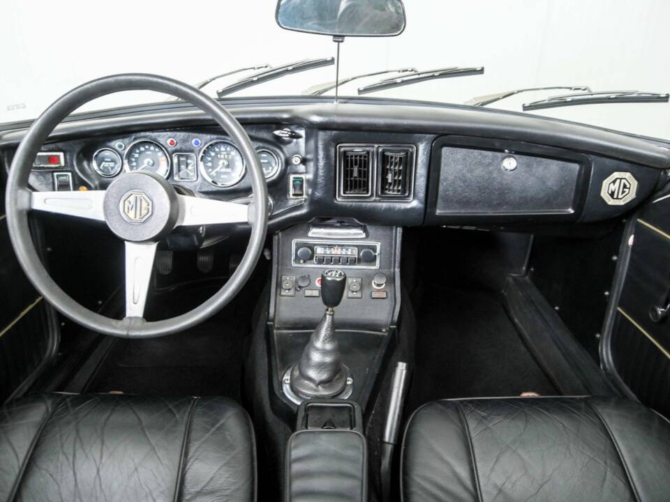 Bild 7/50 von MG MGB (1975)