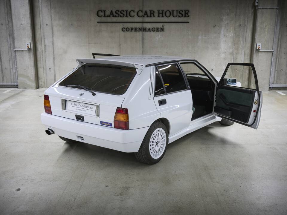 Image 61/93 of Lancia Delta HF Integrale Evoluzione I (1992)