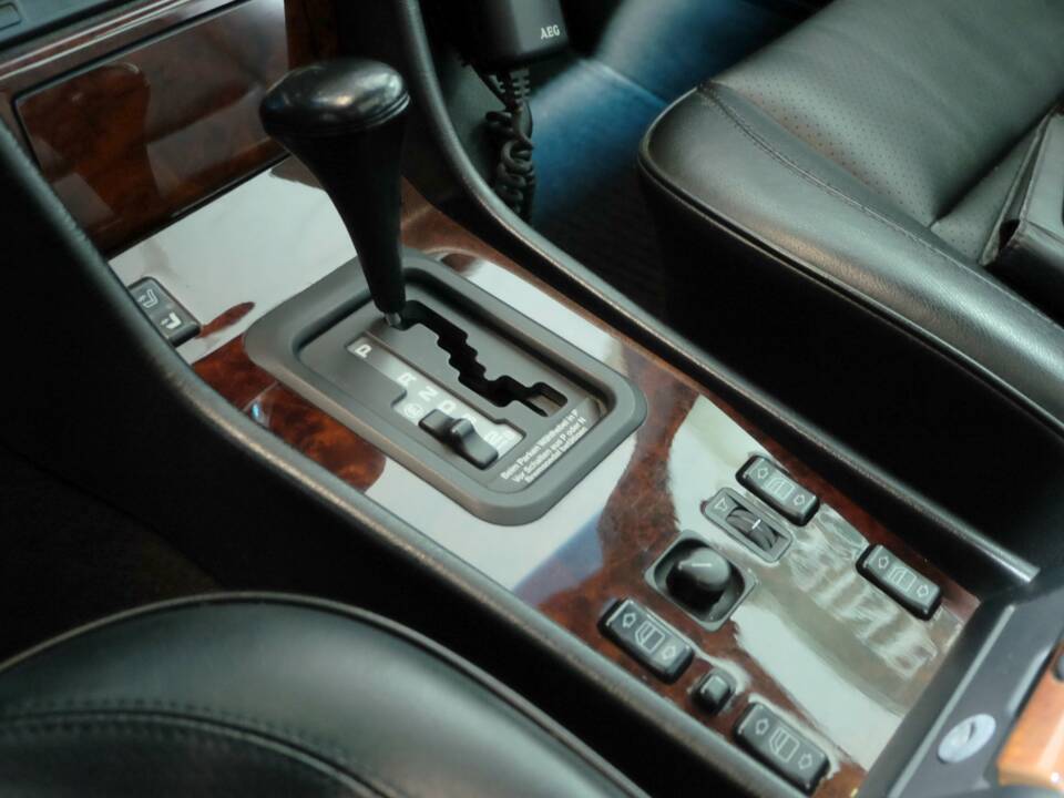 Bild 13/40 von Mercedes-Benz E 500 (1993)