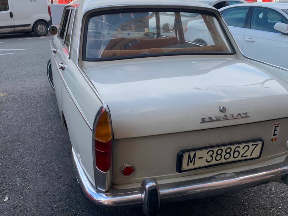Immagine 16/52 di Peugeot 404 Break (1964)