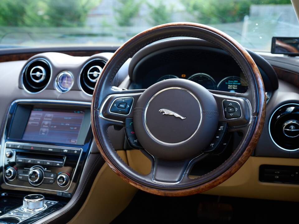 Bild 50/50 von Jaguar XJ 5.0 (2010)
