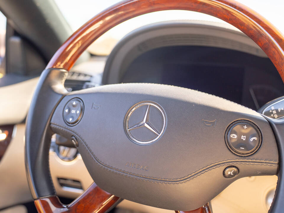 Image 52/67 of Mercedes-Benz CL 500 (2006)