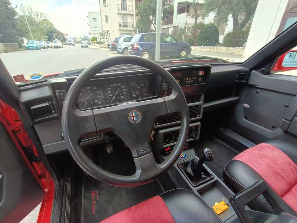 Image 18/42 of Alfa Romeo 75 1.8 (1991)