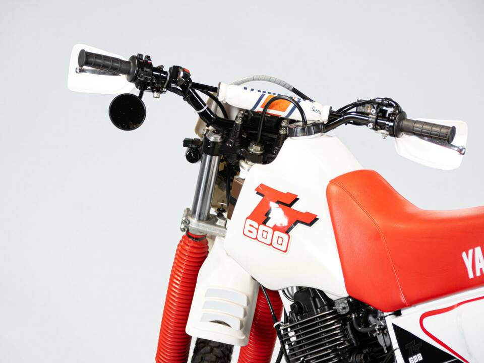 Image 16/50 de Yamaha DUMMY (1986)