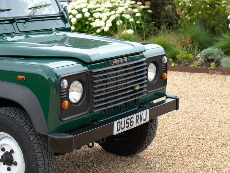 Bild 37/50 von Land Rover Defender 90 Td5 (2006)