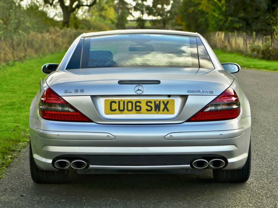 Image 23/50 of Mercedes-Benz SL 55 AMG (2006)