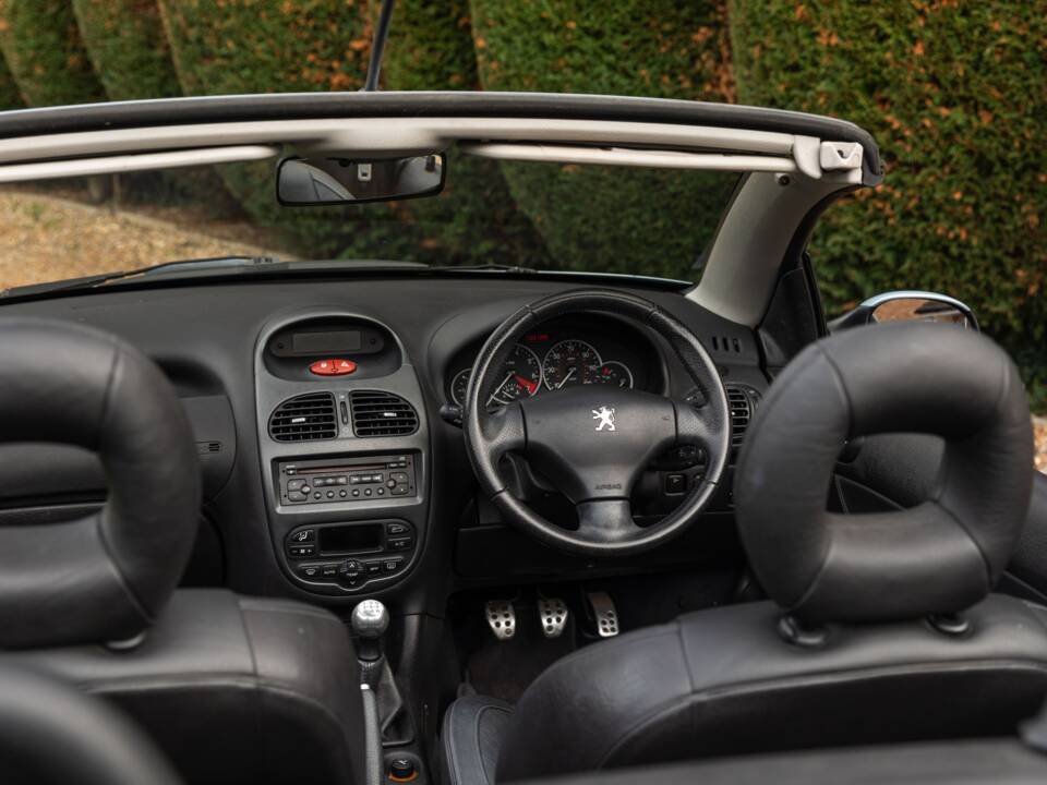 Immagine 14/40 di Peugeot 206 CC 1.6 16V (2003)
