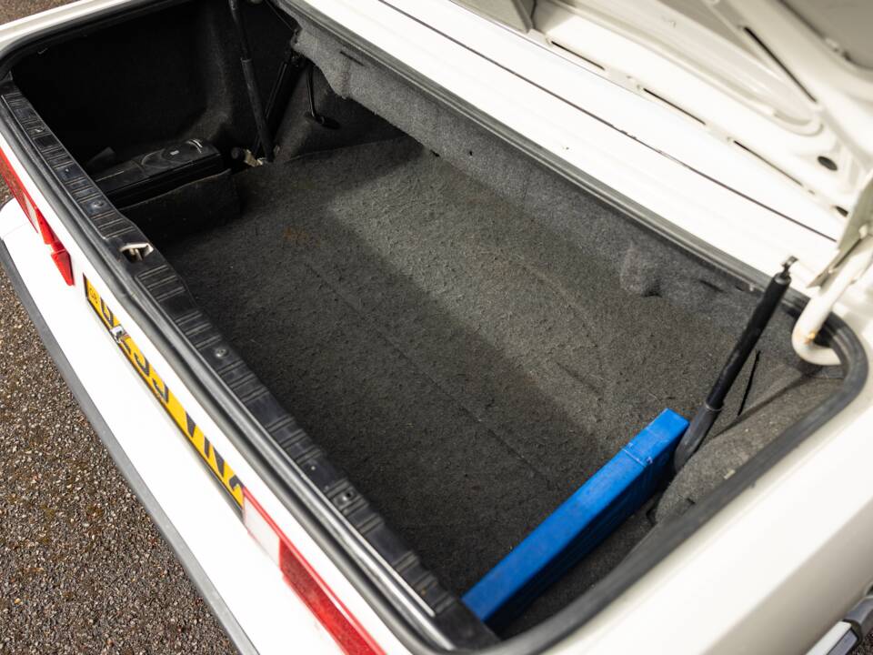 Afbeelding 33/48 van BMW 325i (1990)