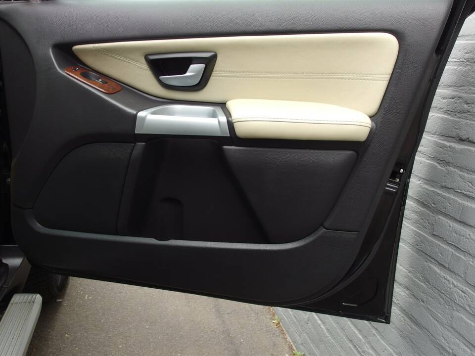 Bild 33/97 von Volvo XC90 V8 (2005)